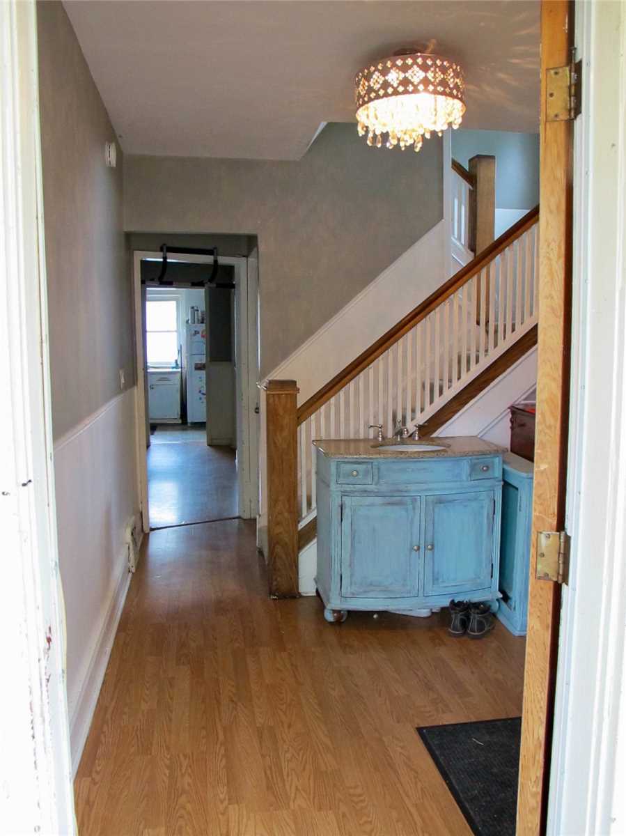 4743 Ryerson Cres