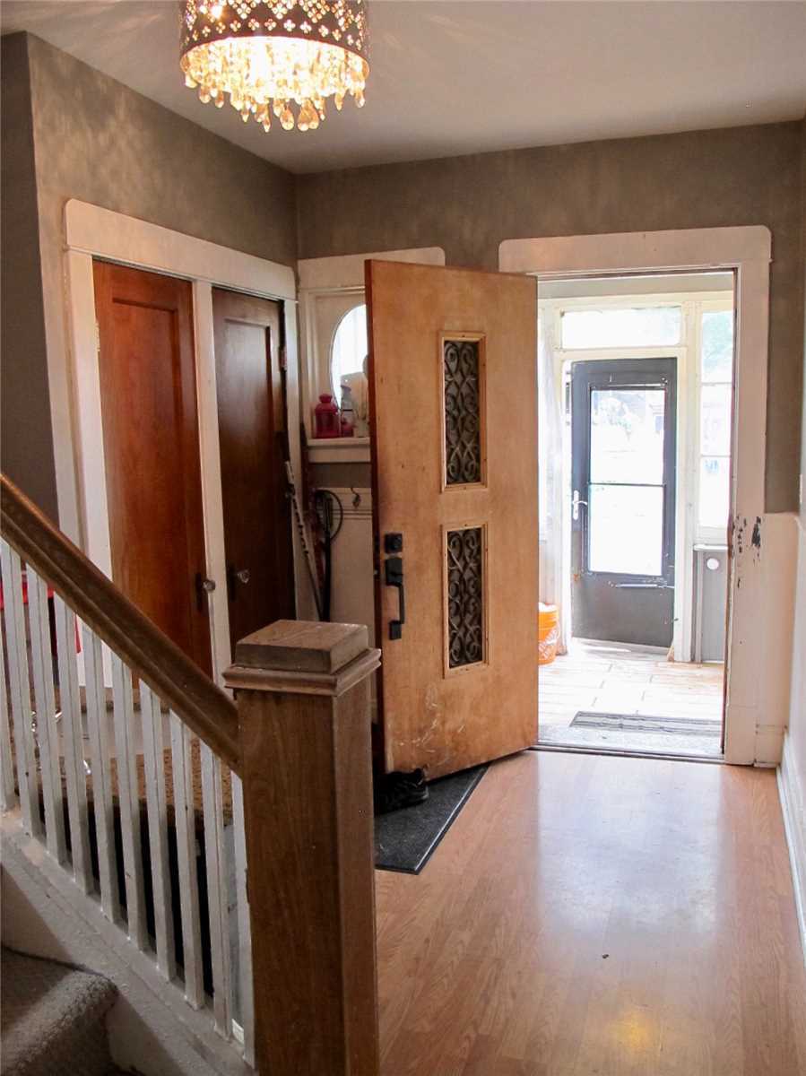 4743 Ryerson Cres