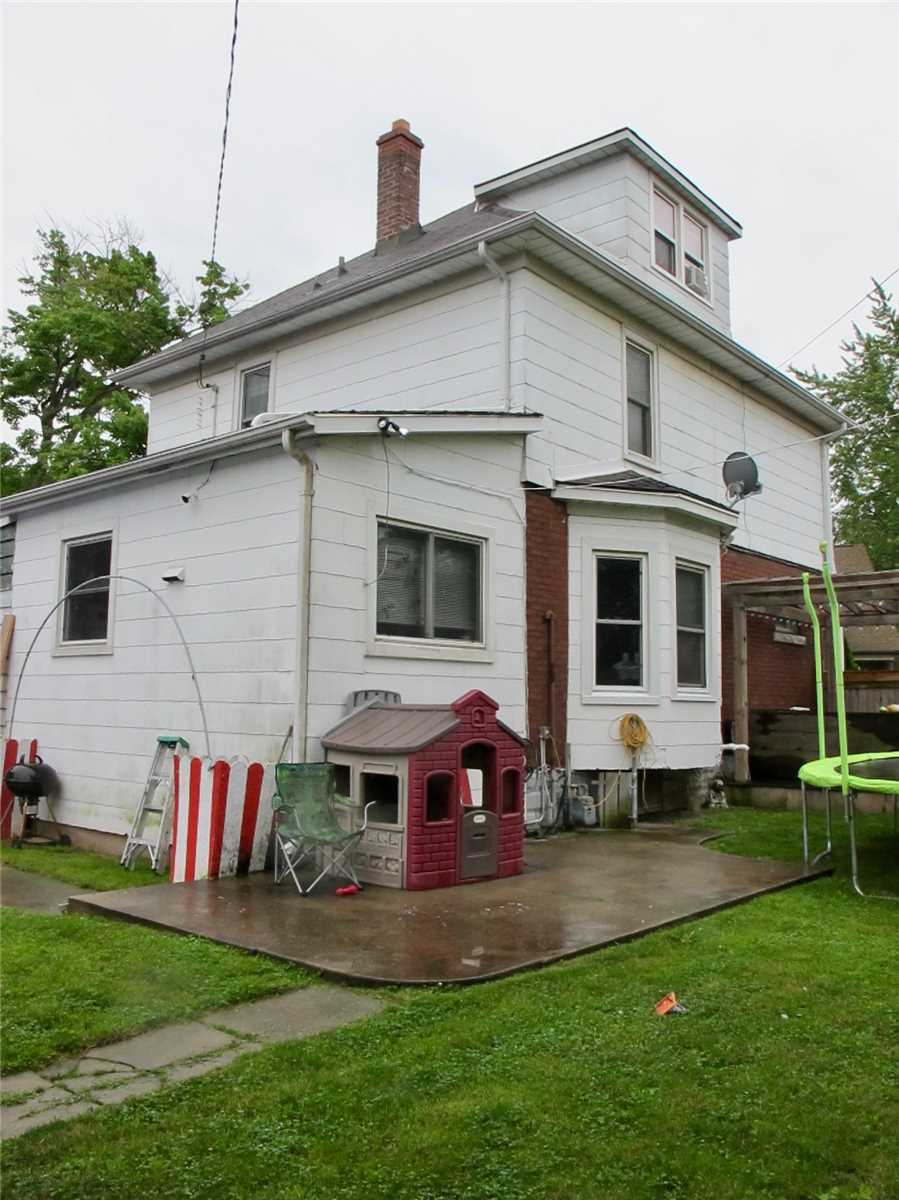 4743 Ryerson Cres