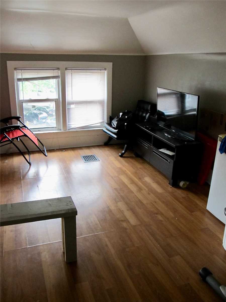 4743 Ryerson Cres
