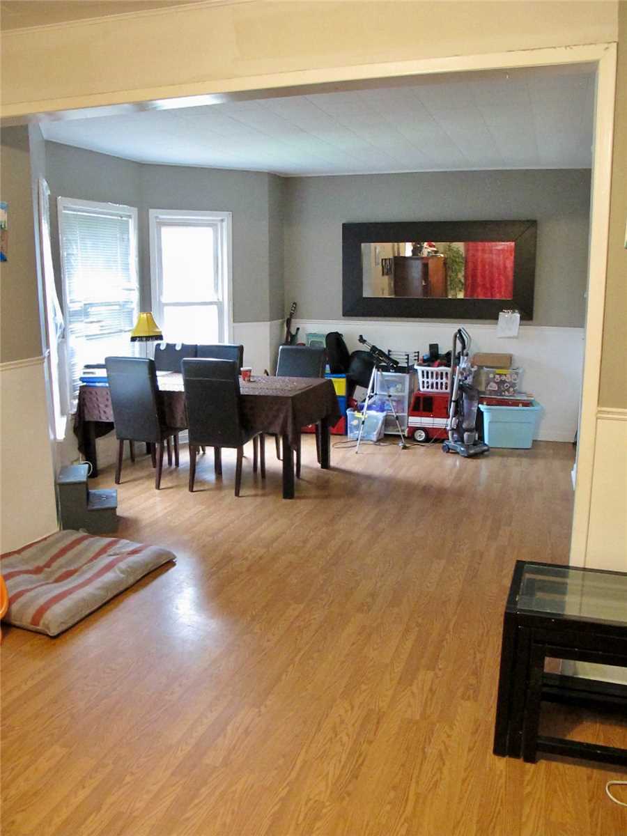 4743 Ryerson Cres
