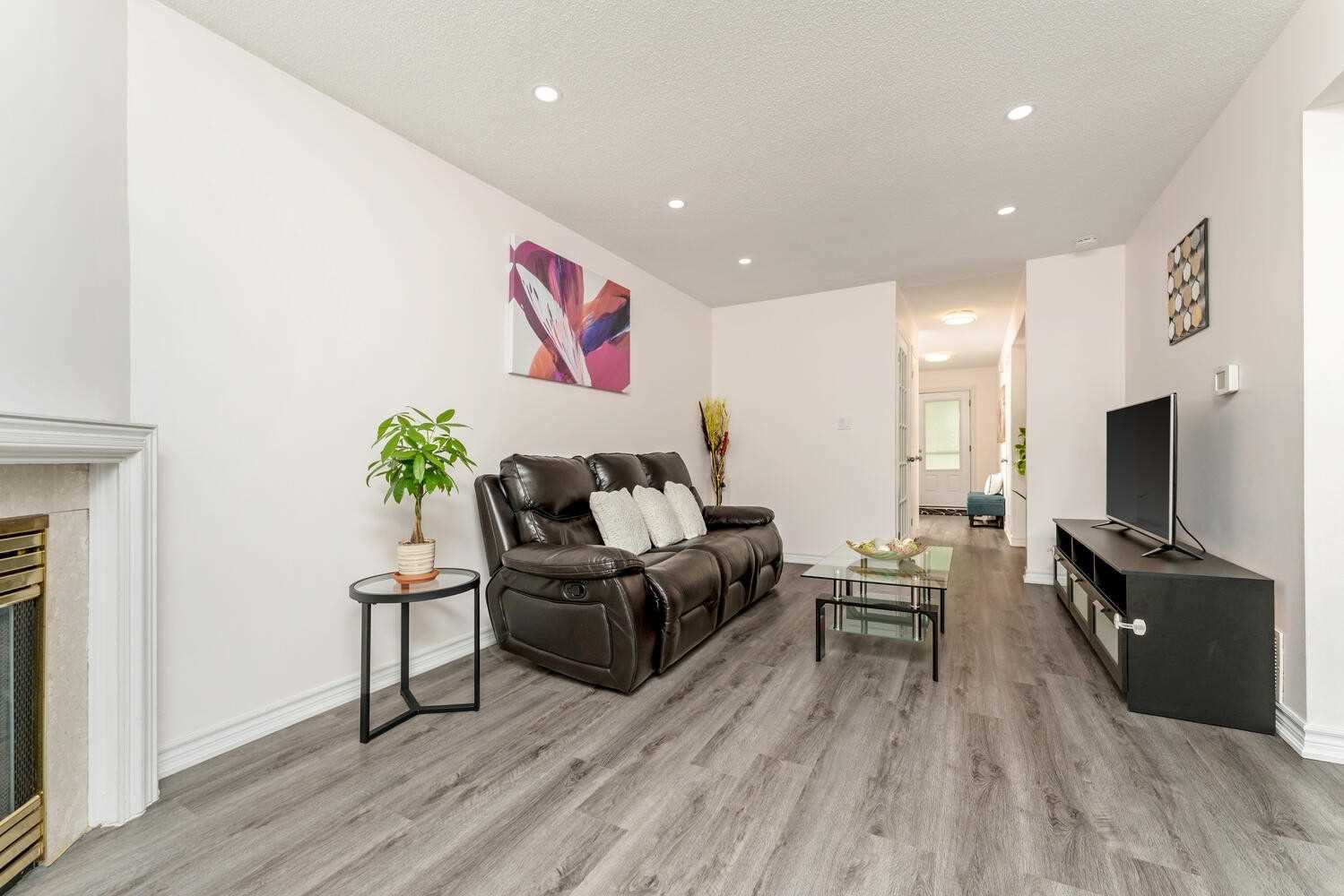 1 Royalwood Crt, #73
