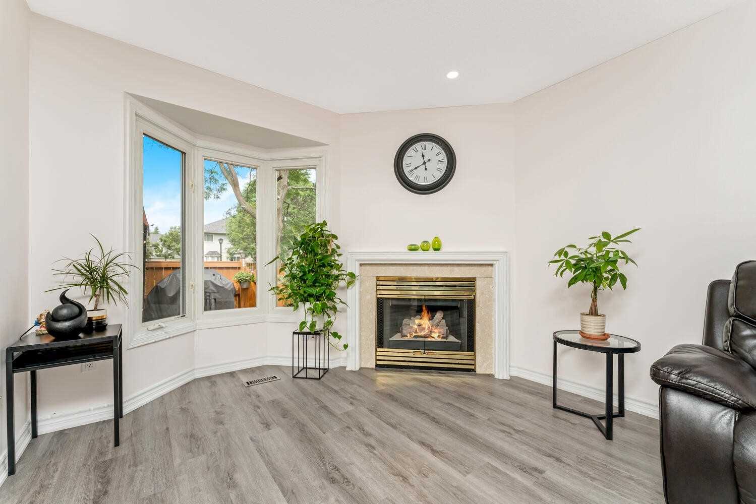 1 Royalwood Crt, #73