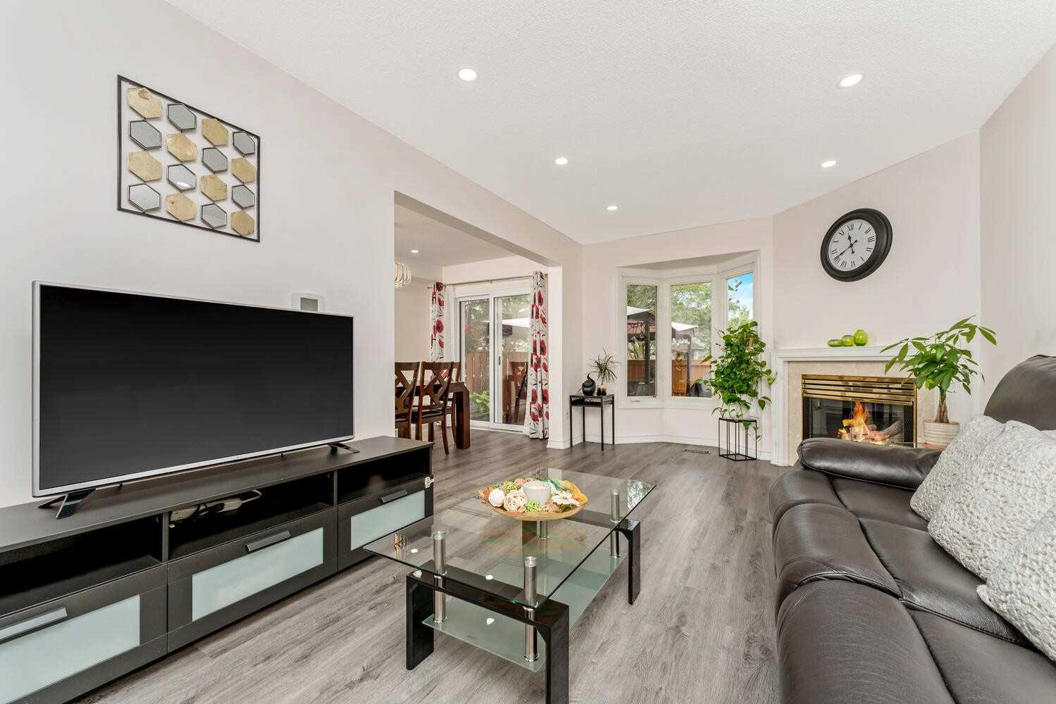 1 Royalwood Crt, #73