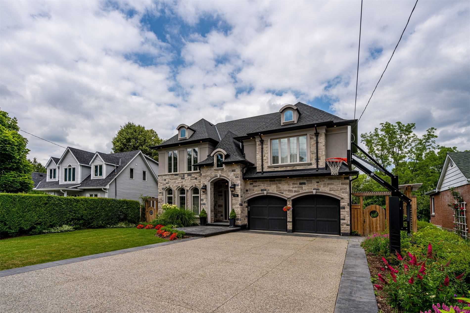 731 Montgomery Dr