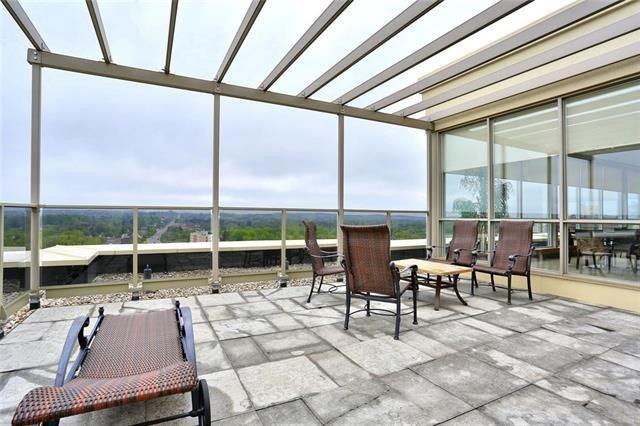 223 Erb St W, #402