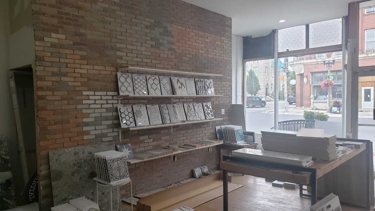 127 Main St W