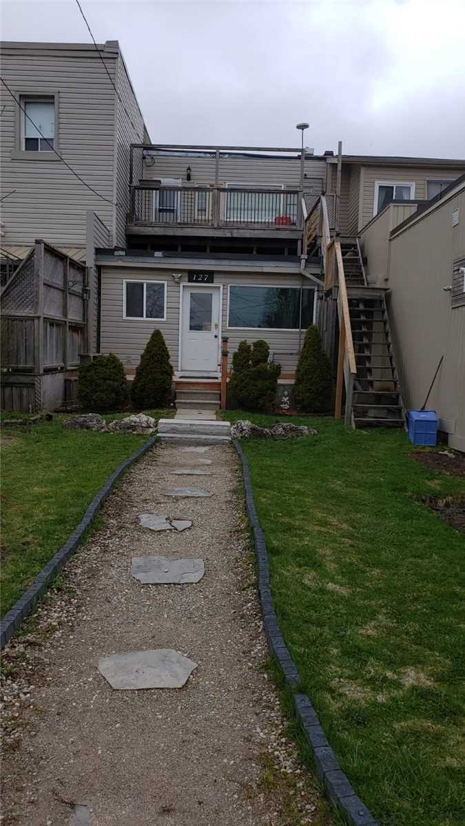 127 Main St W