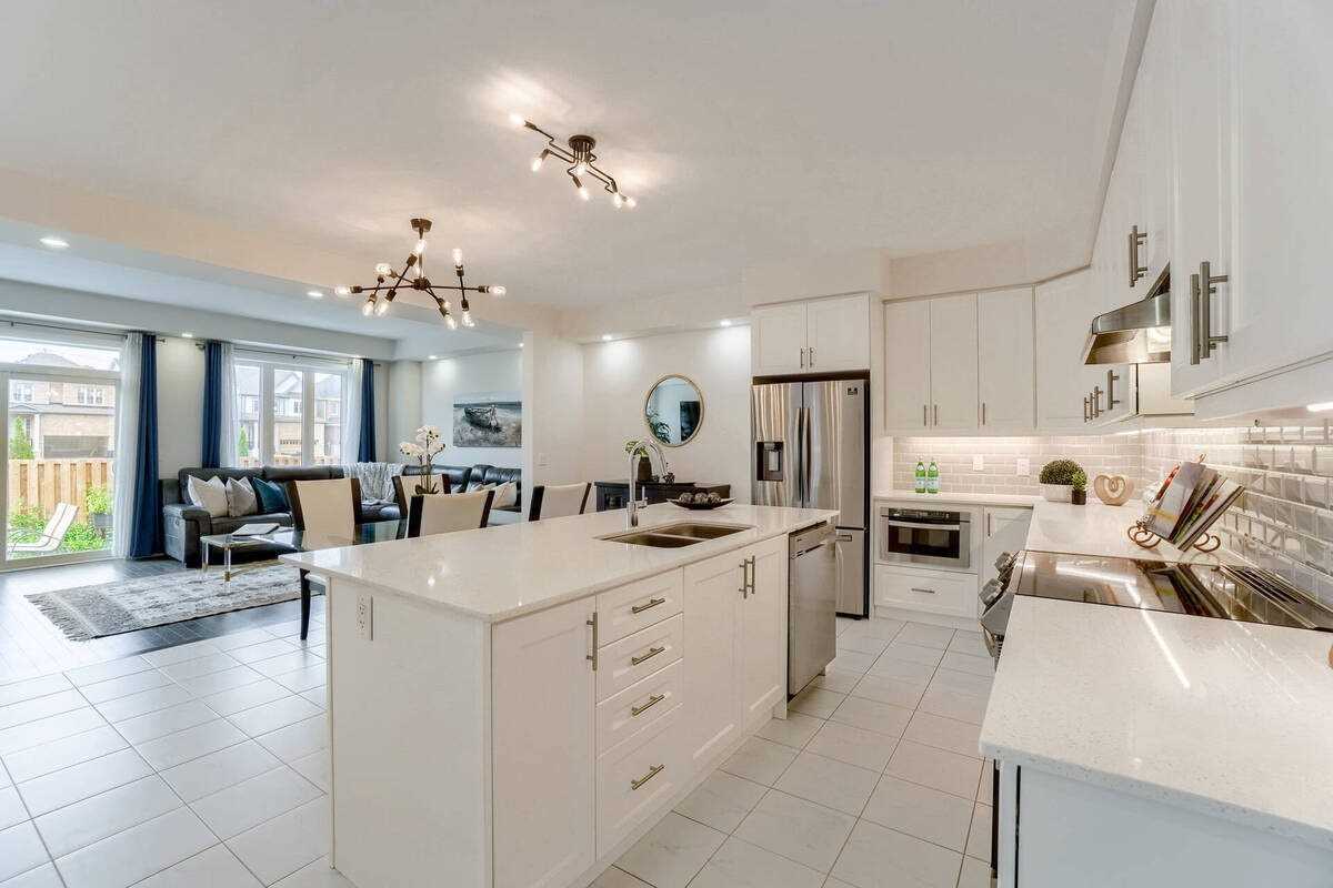 16 Stonehill Ave