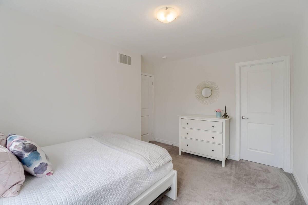 16 Stonehill Ave