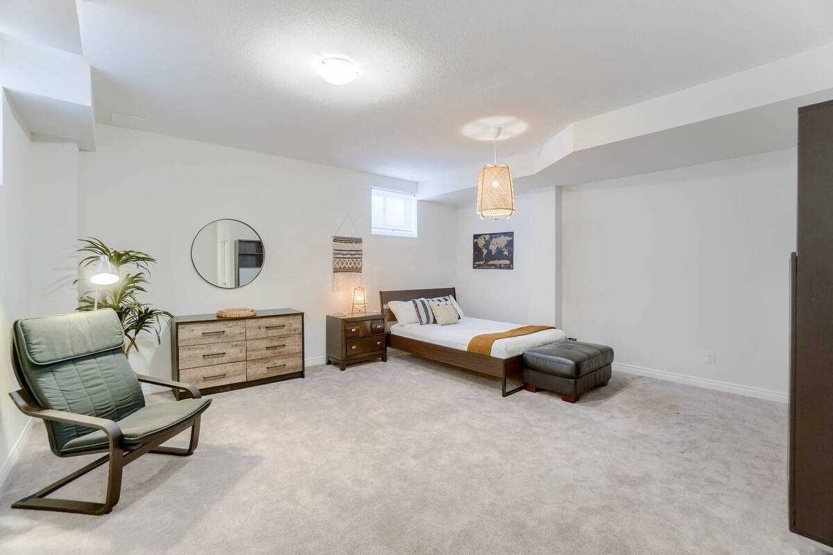 16 Stonehill Ave