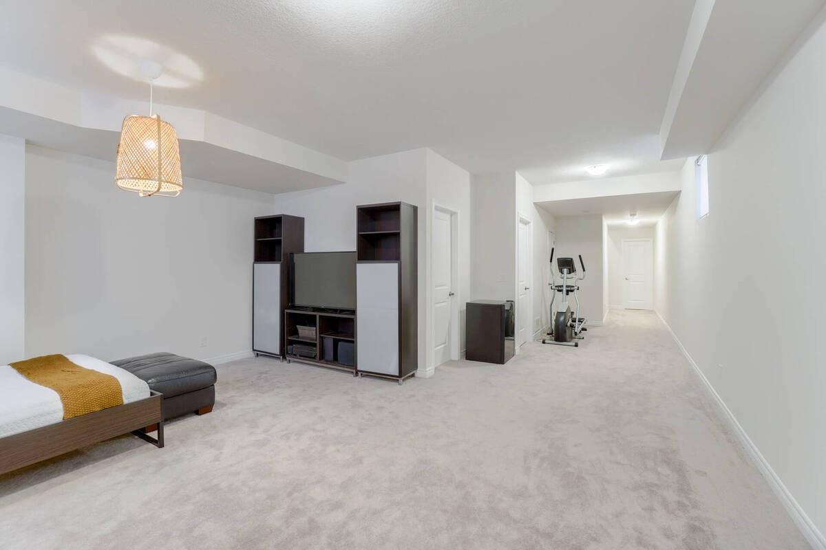 16 Stonehill Ave