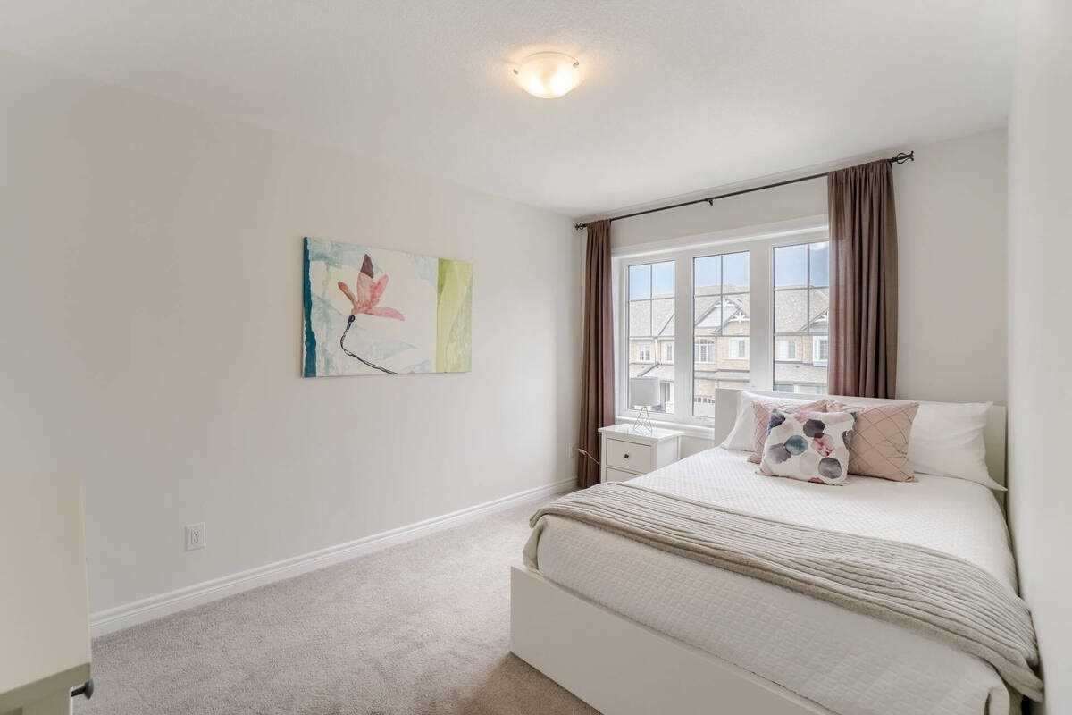 16 Stonehill Ave