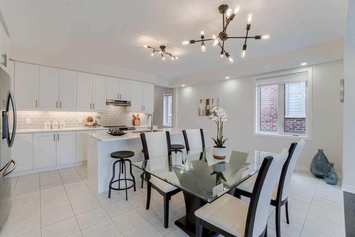 16 Stonehill Ave