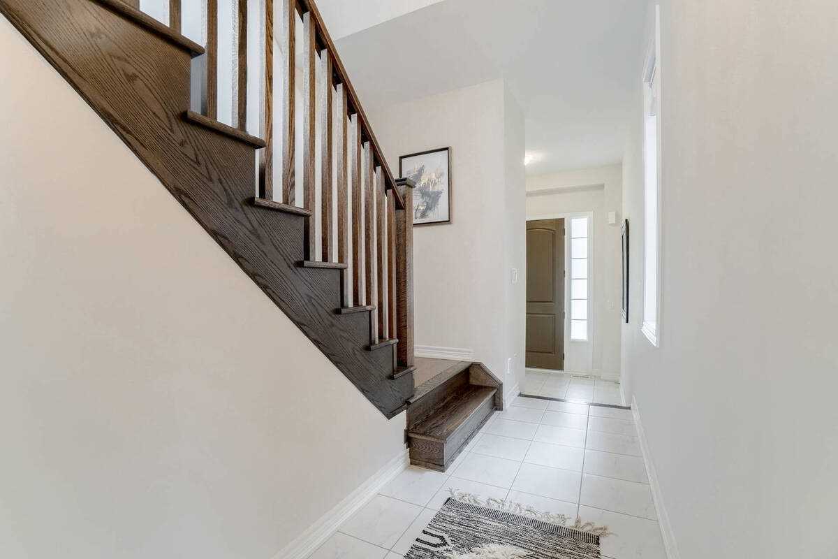 16 Stonehill Ave