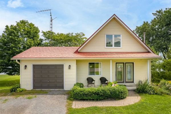 16169 Loyalist Pkwy, Prince Edward County