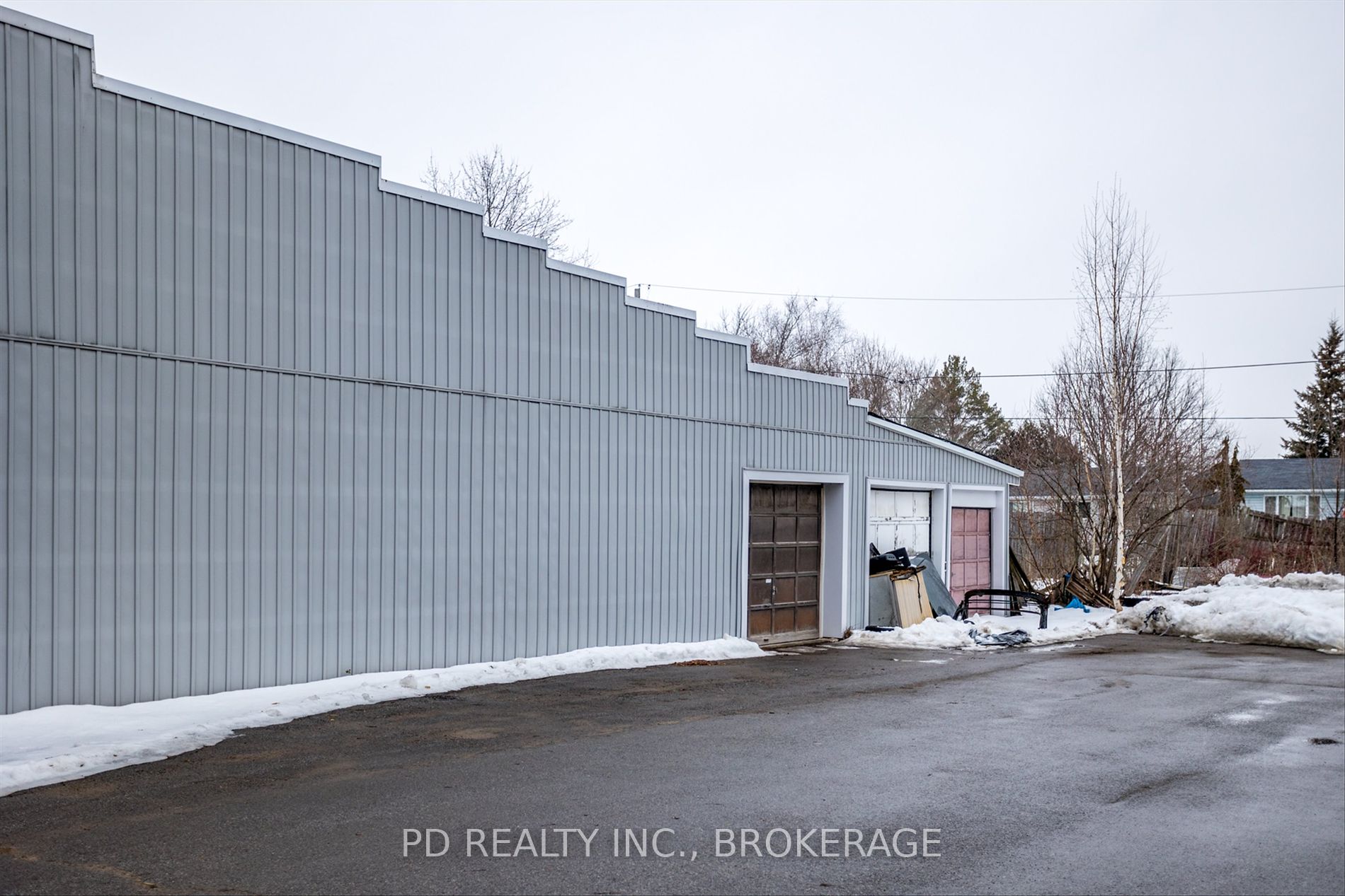 73 King St E
