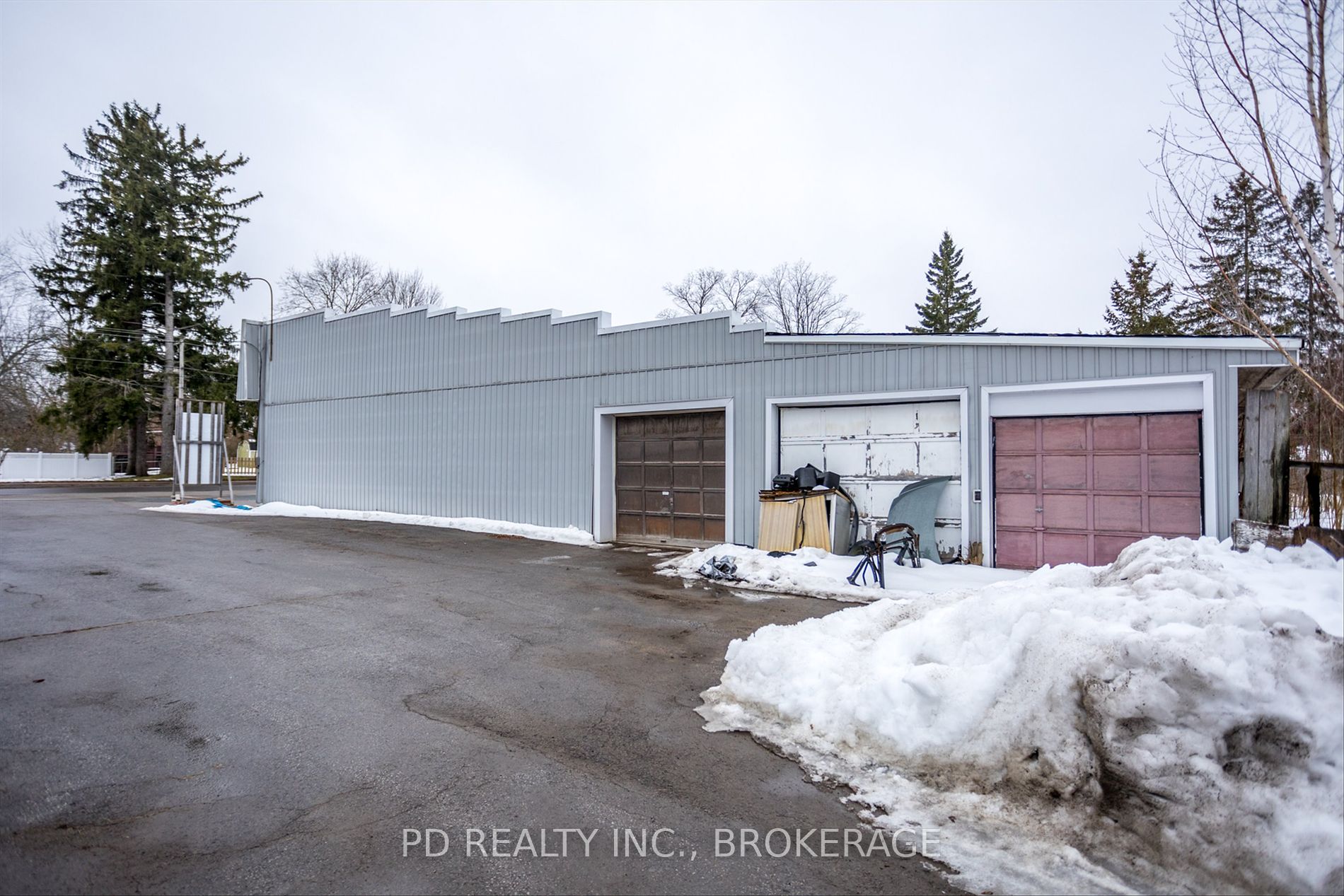 73 King St E