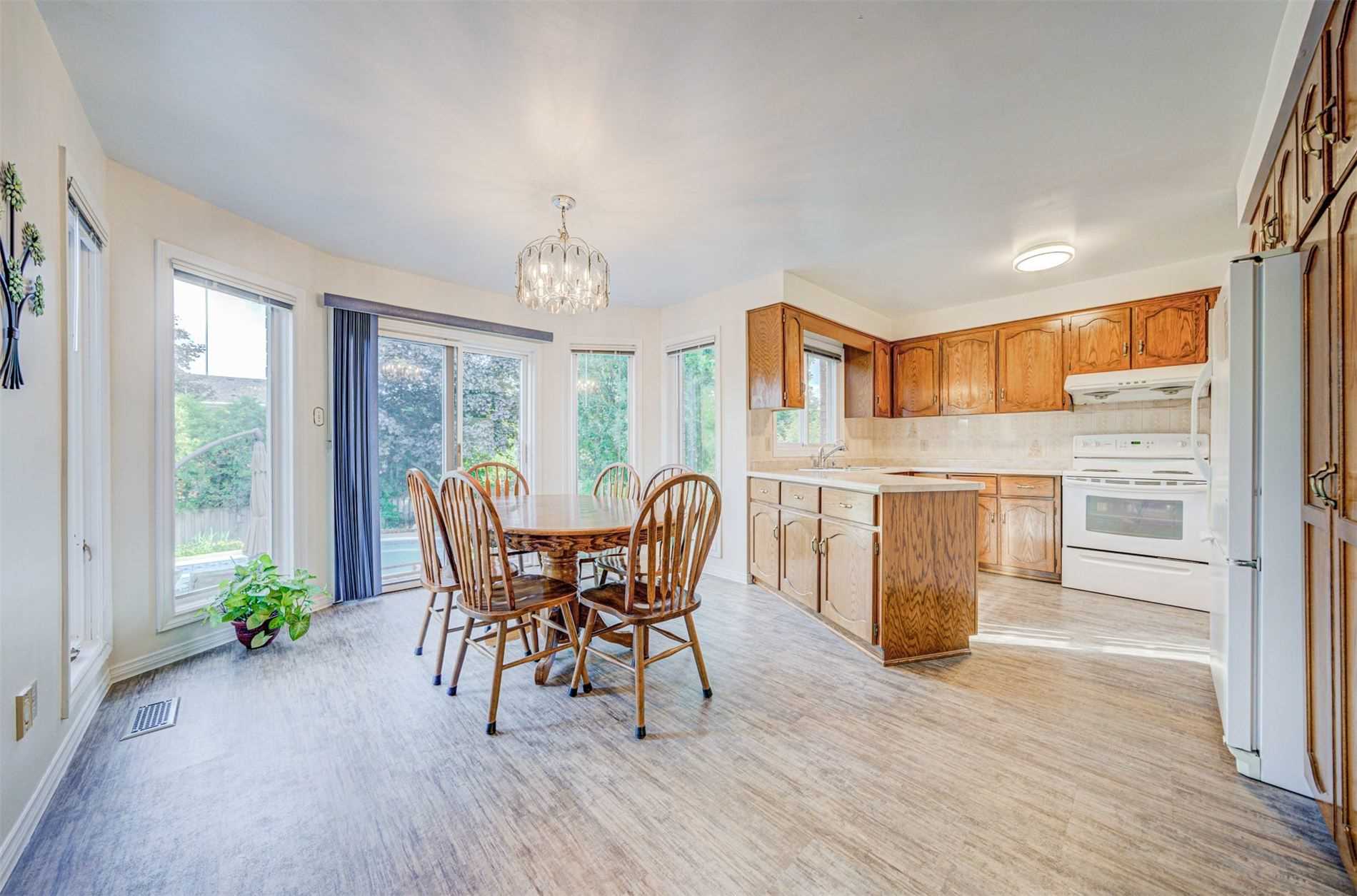 29 Kortright Rd E