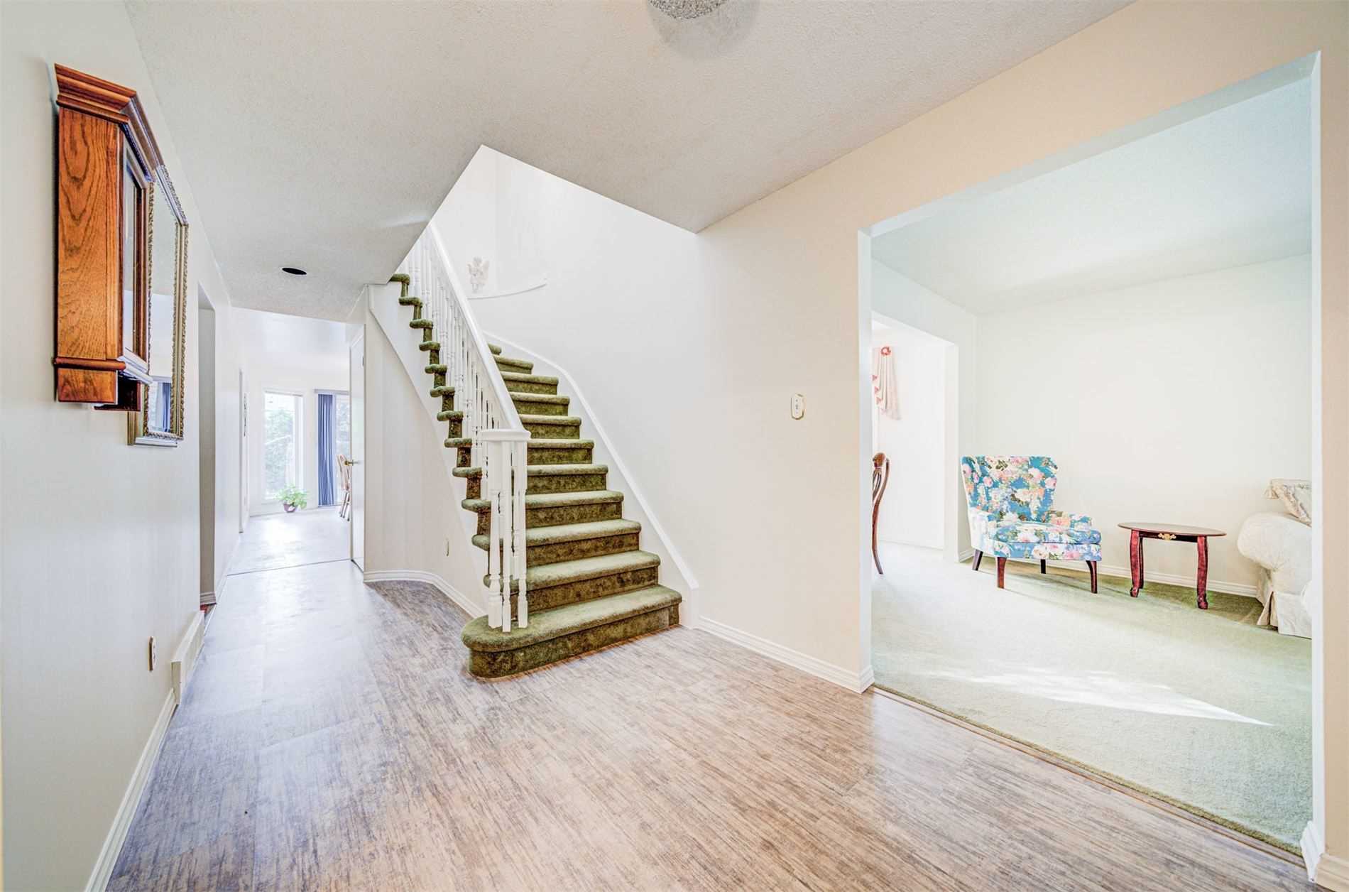 29 Kortright Rd E