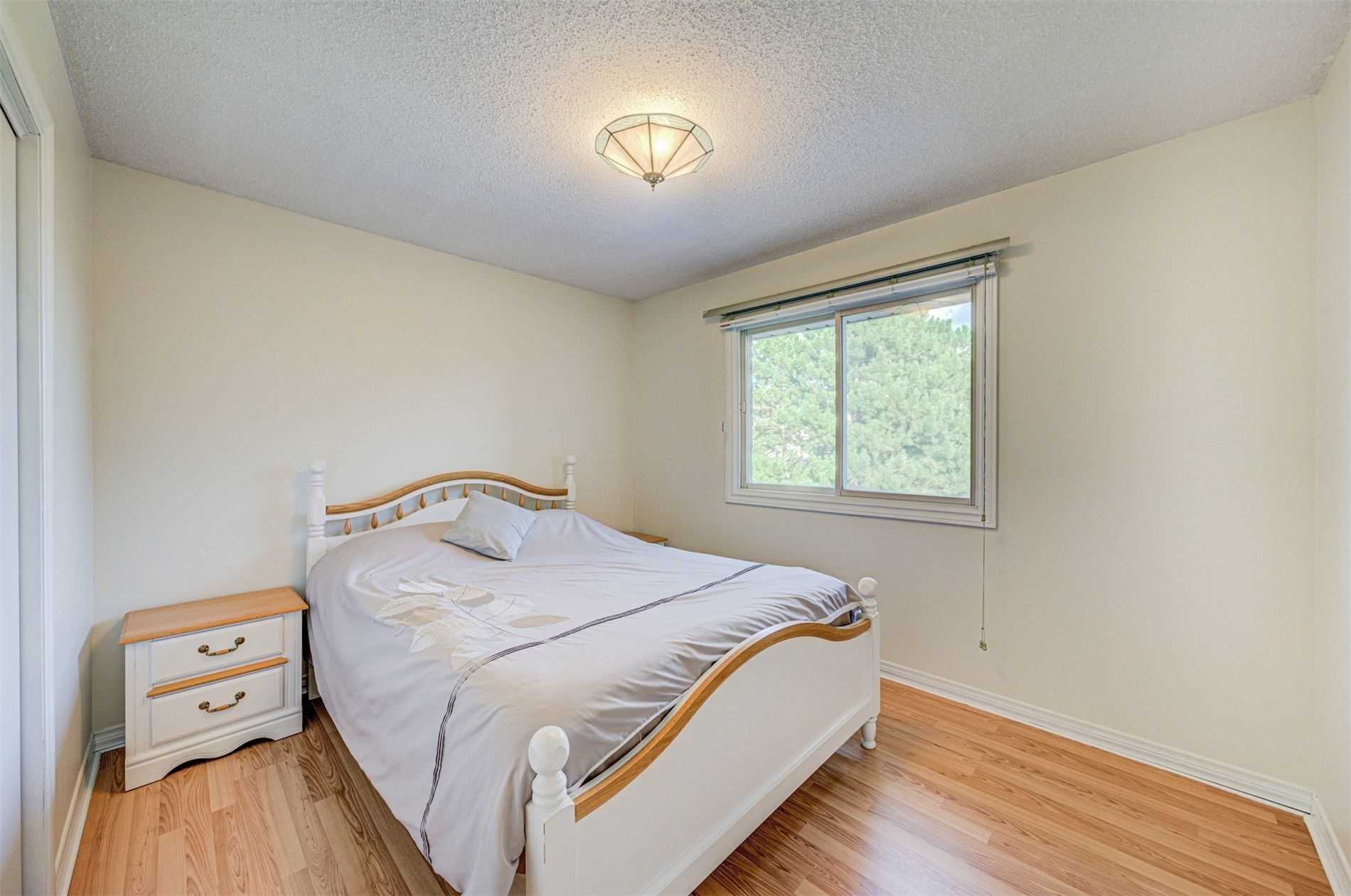 29 Kortright Rd E