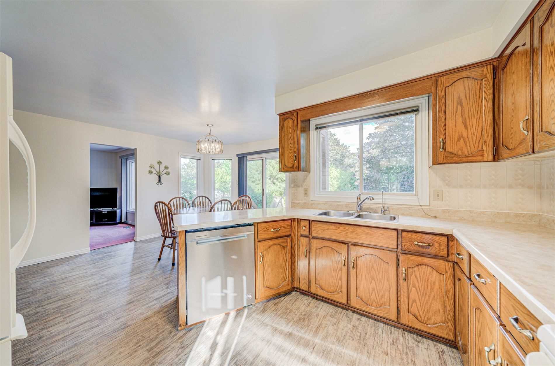 29 Kortright Rd E