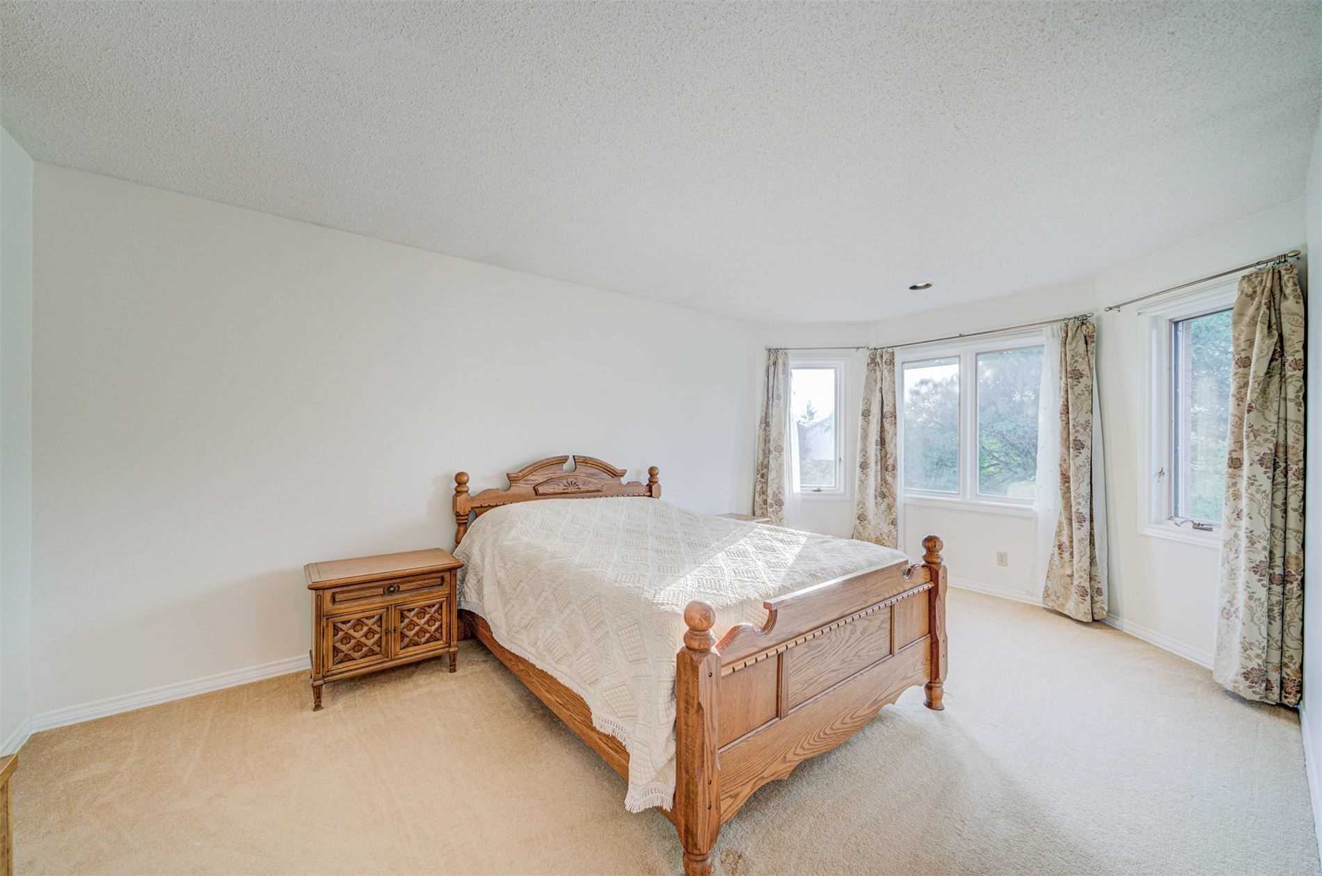 29 Kortright Rd E