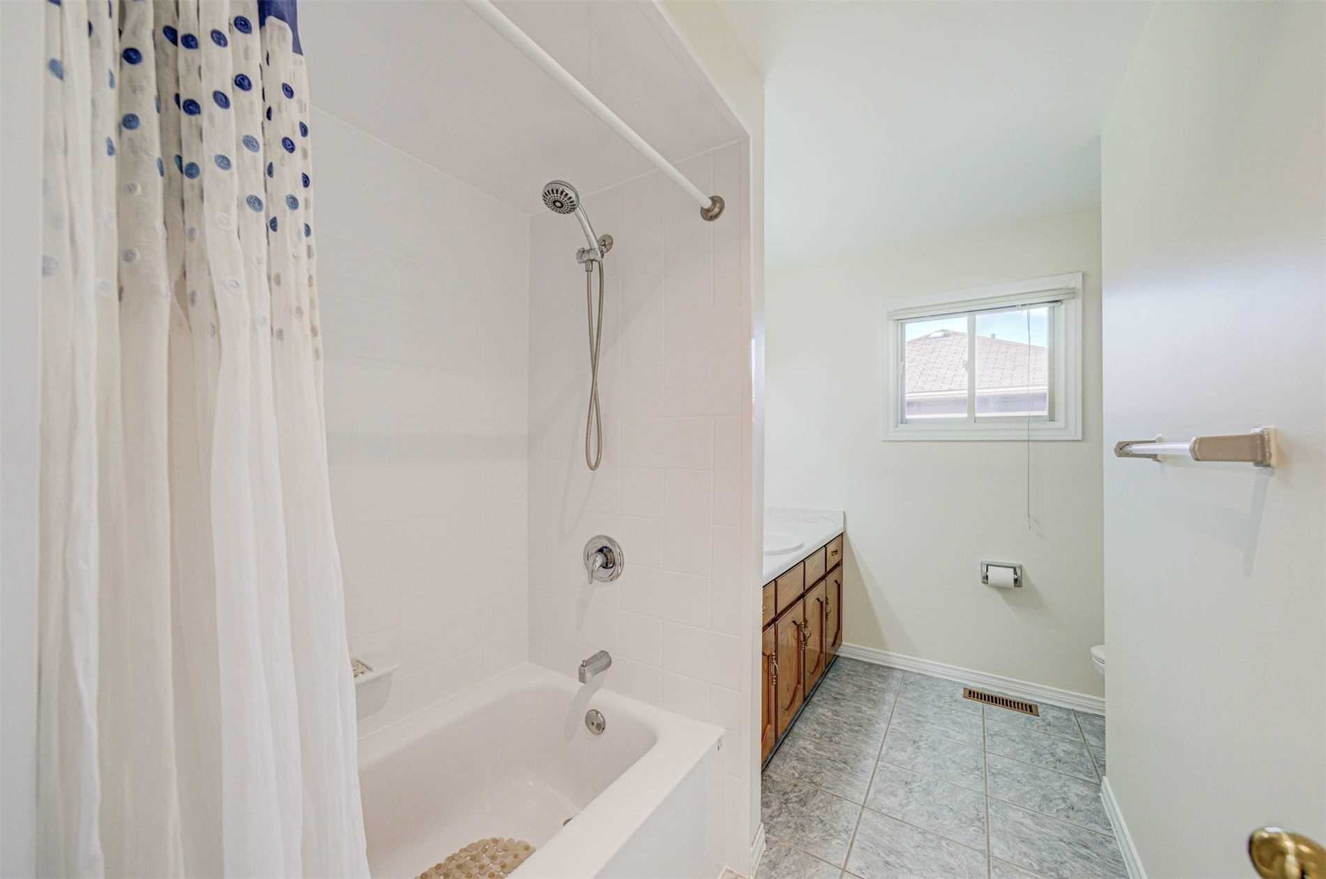 29 Kortright Rd E