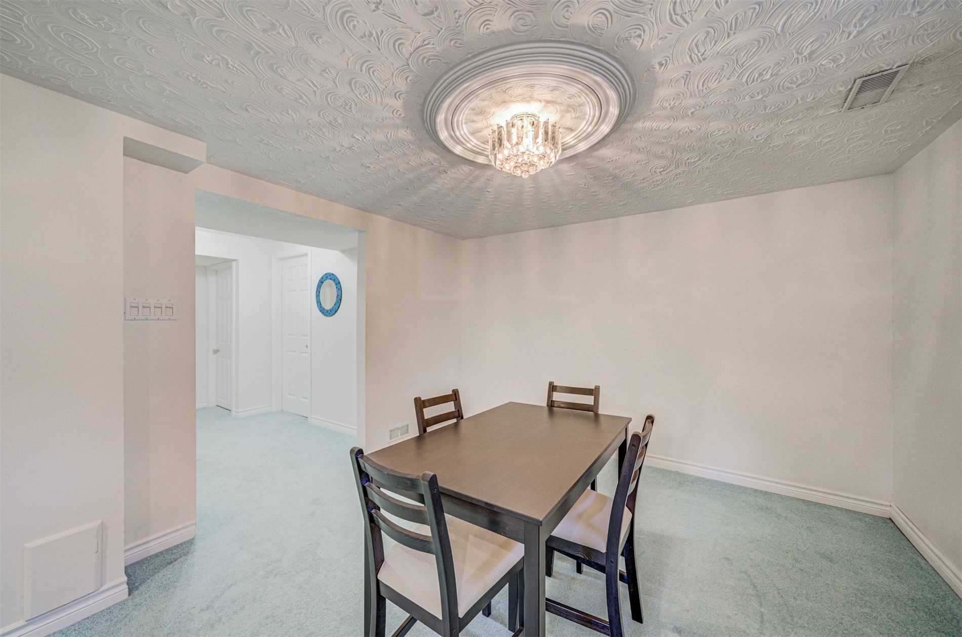 29 Kortright Rd E