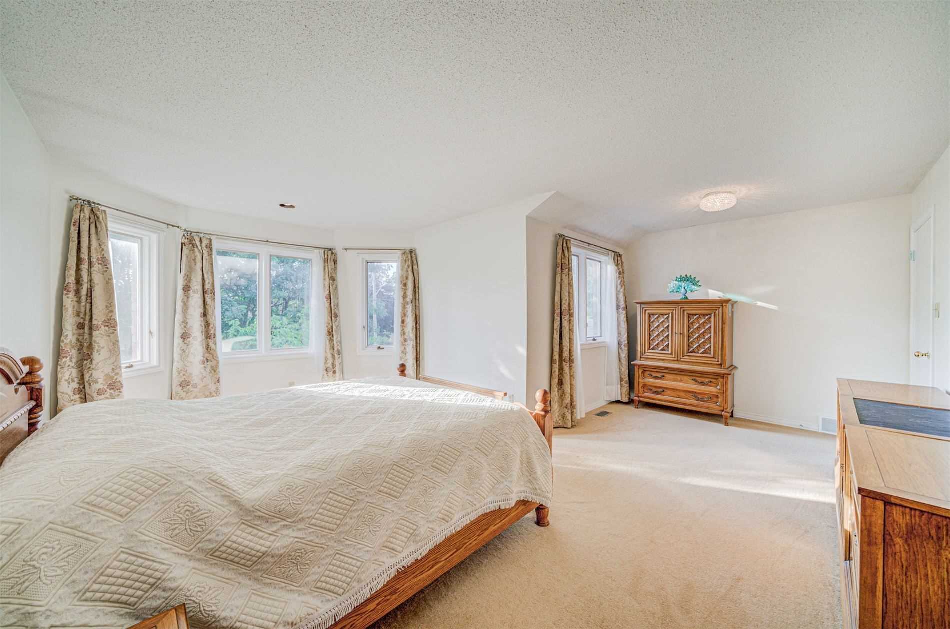 29 Kortright Rd E