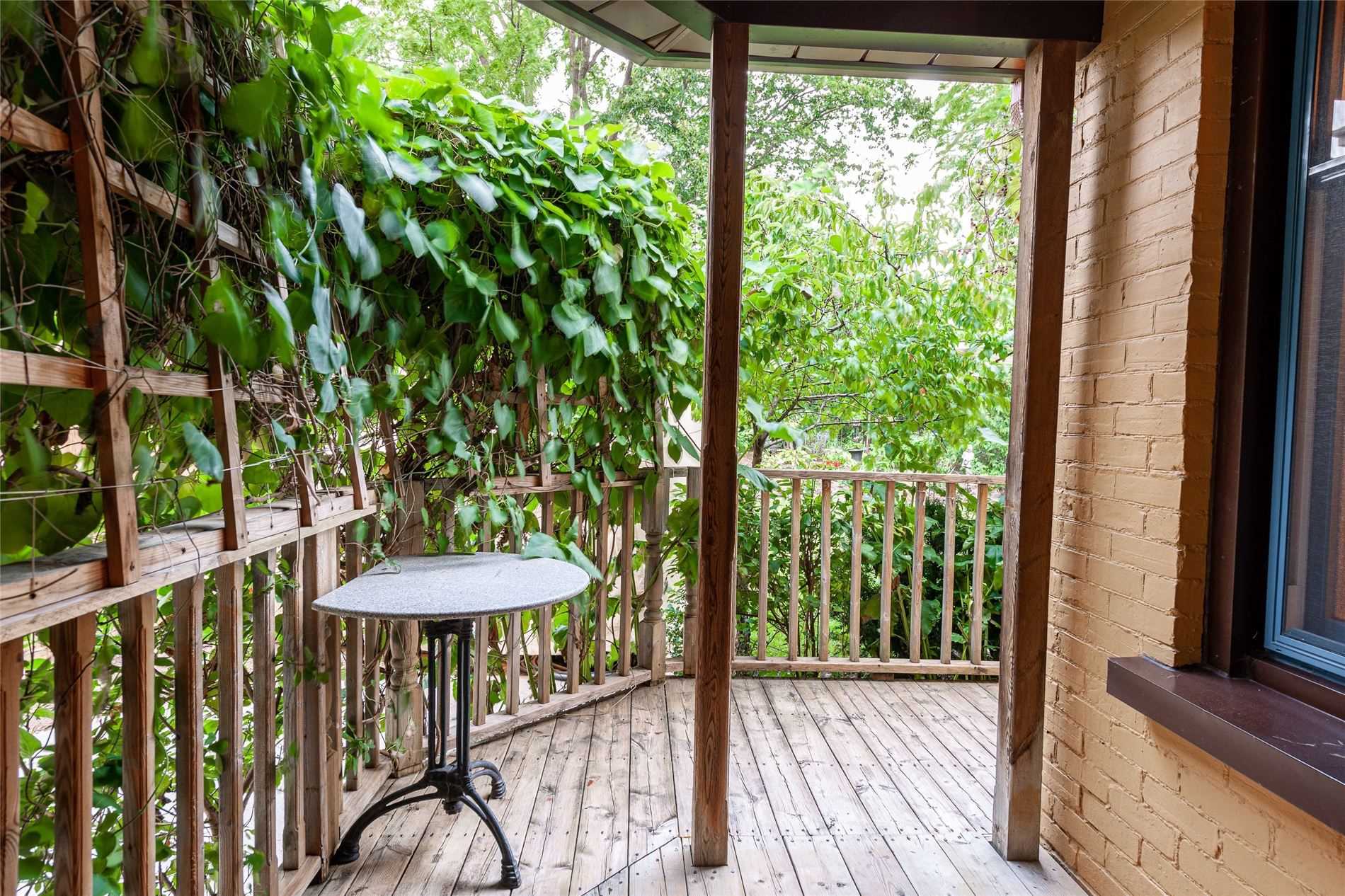 27 George St