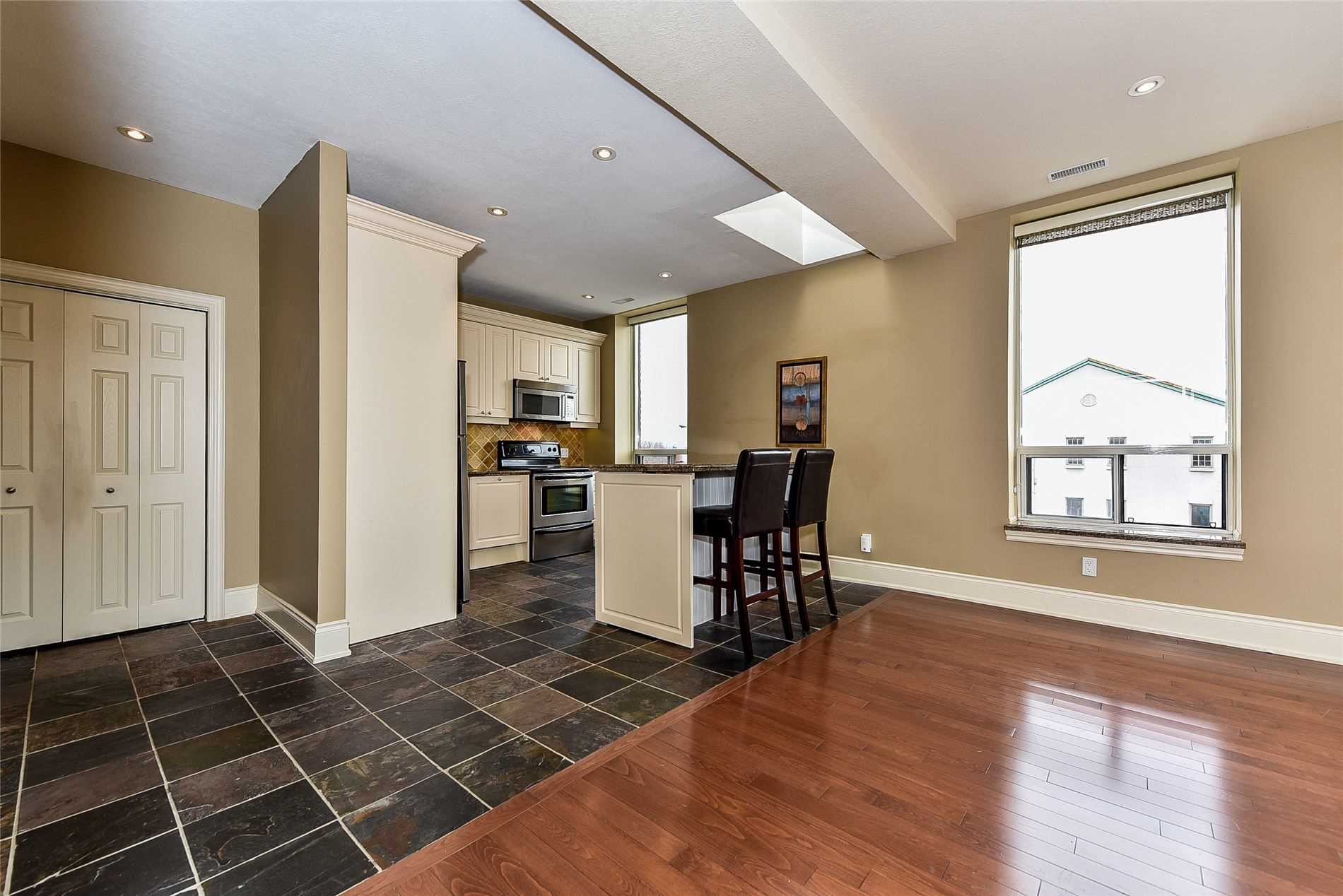 283 King St E, #302