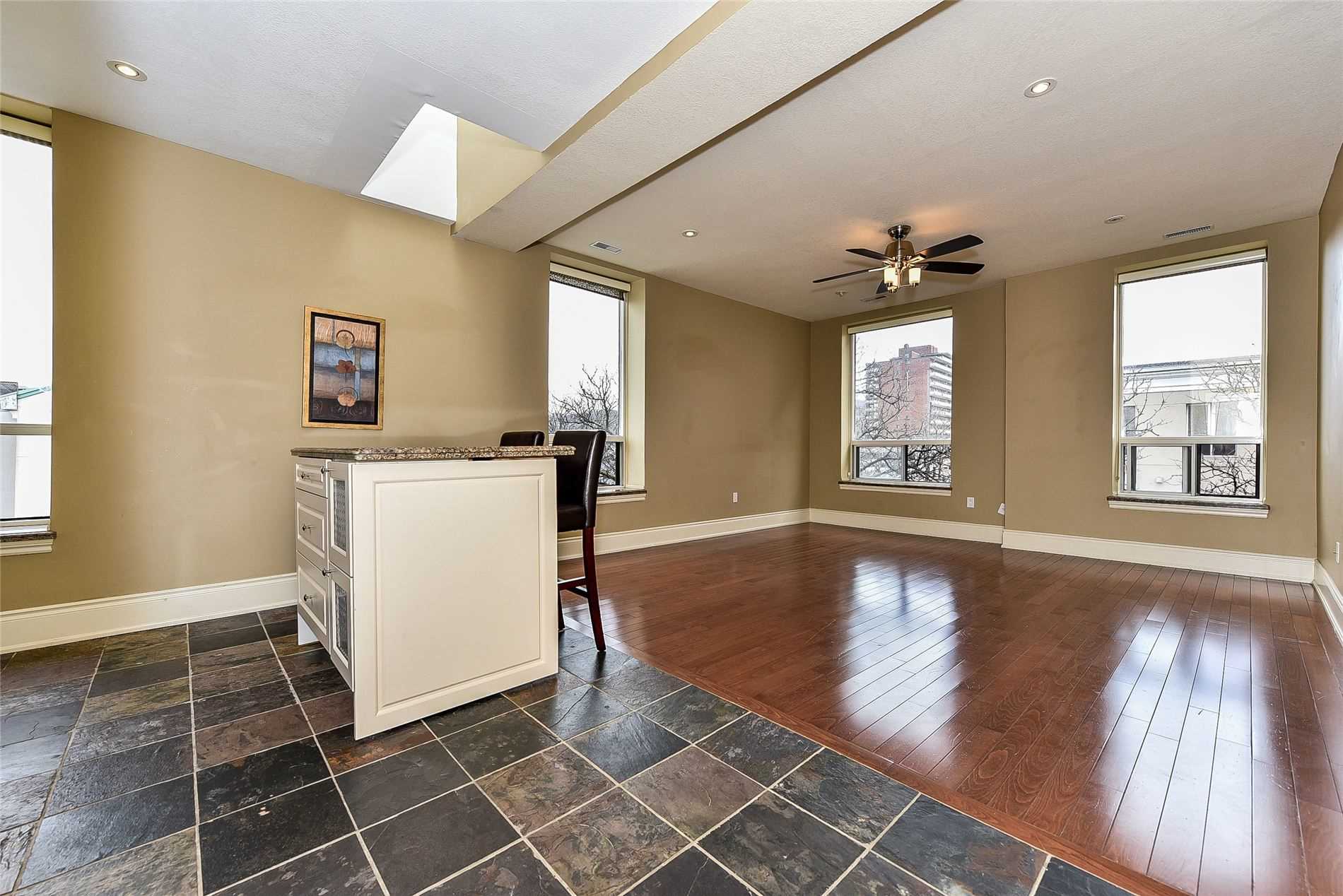 283 King St E, #302