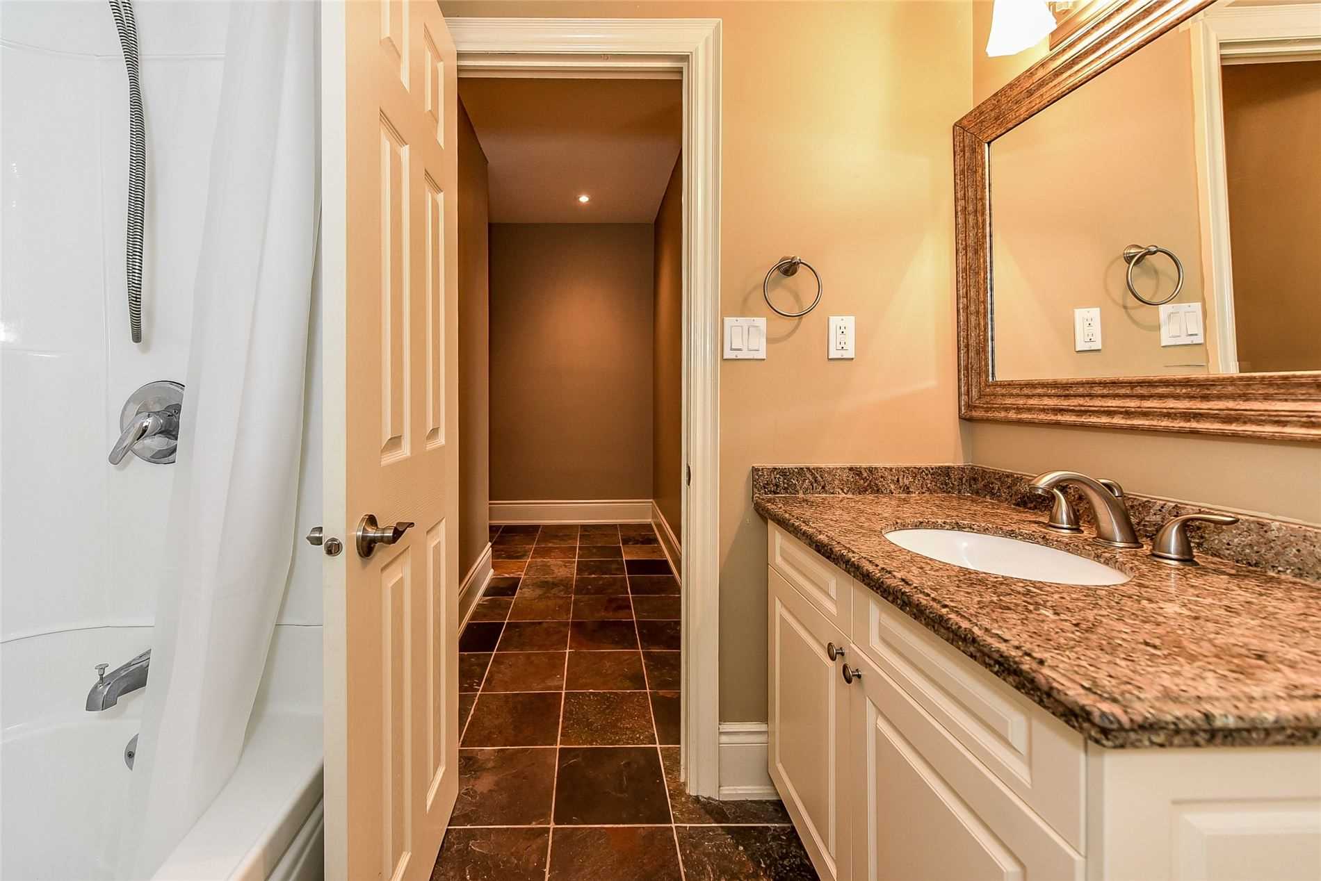 283 King St E, #302