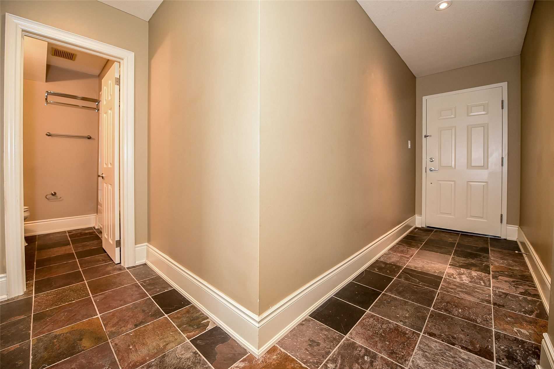 283 King St E, #302