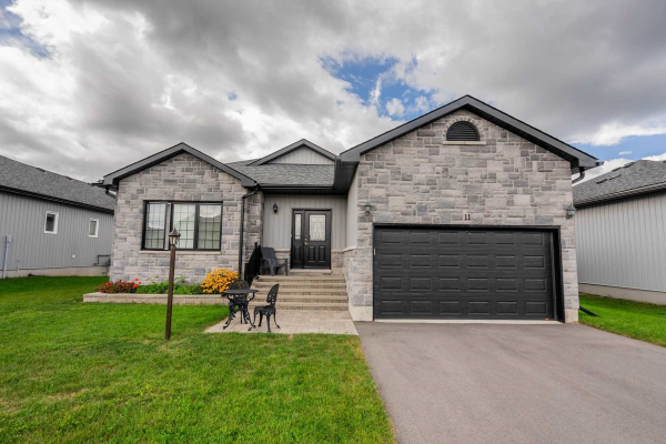11 Dorchester Dr, Prince Edward County