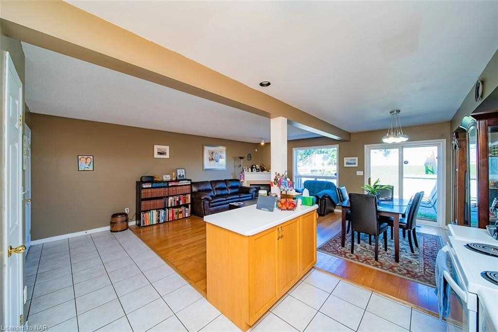 32 Magnolia Cres