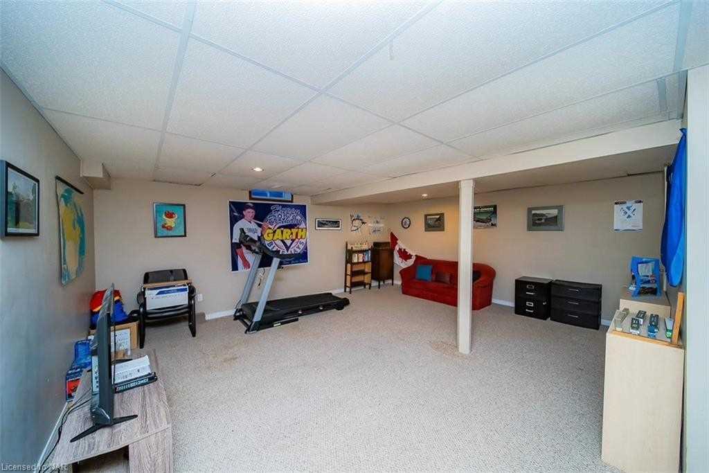 32 Magnolia Cres
