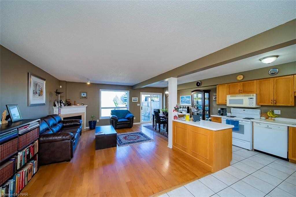 32 Magnolia Cres