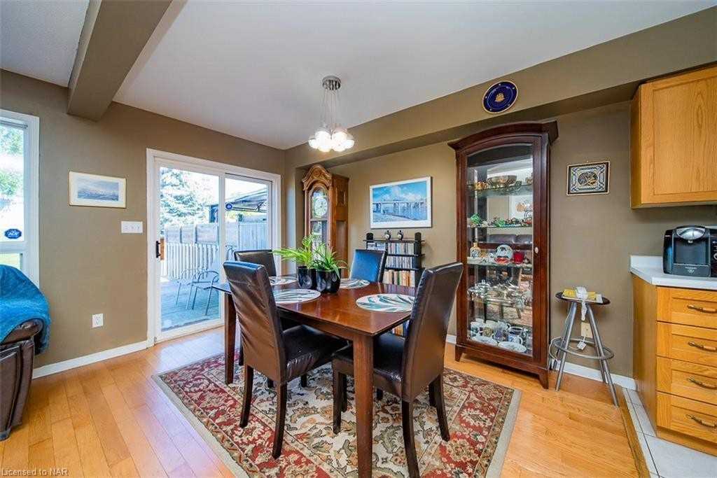 32 Magnolia Cres