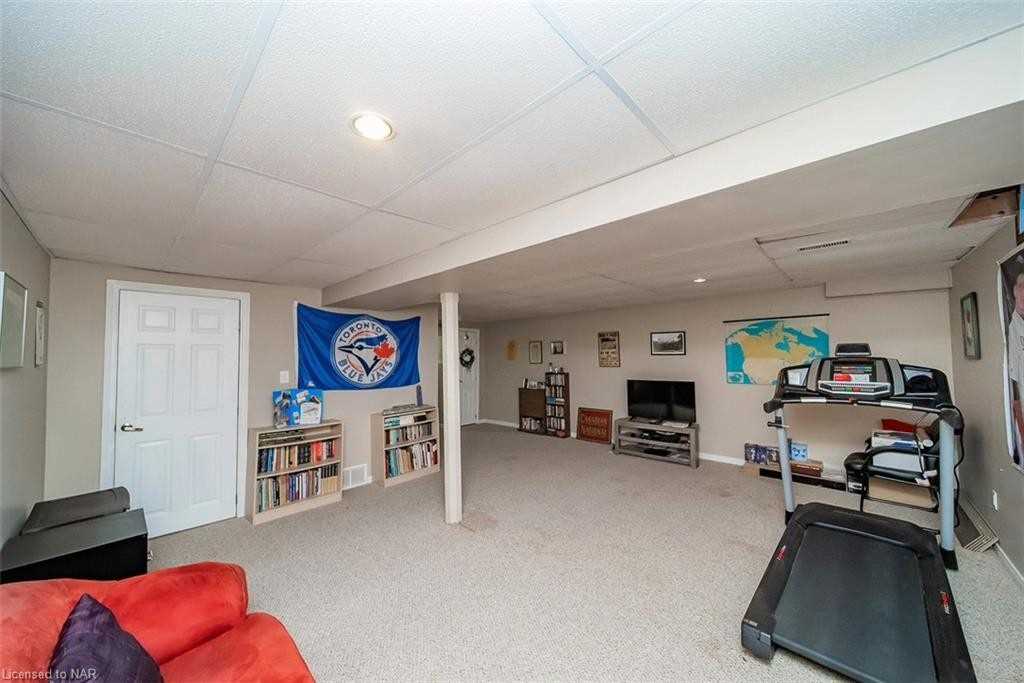 32 Magnolia Cres