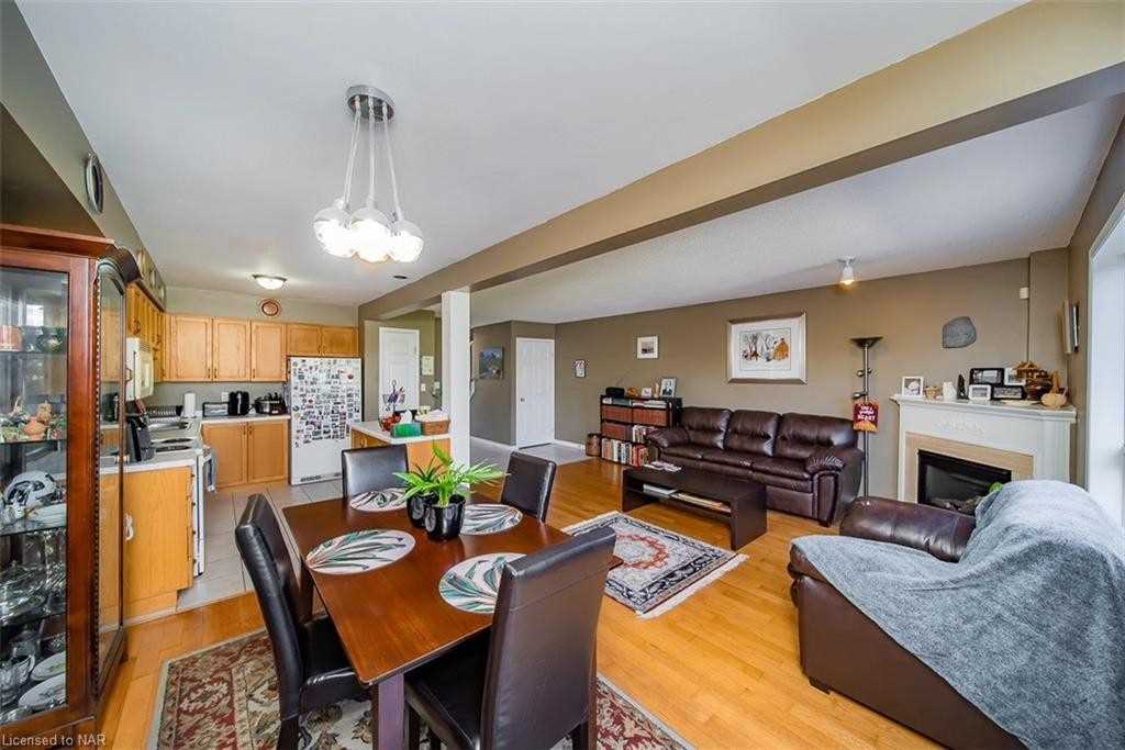 32 Magnolia Cres