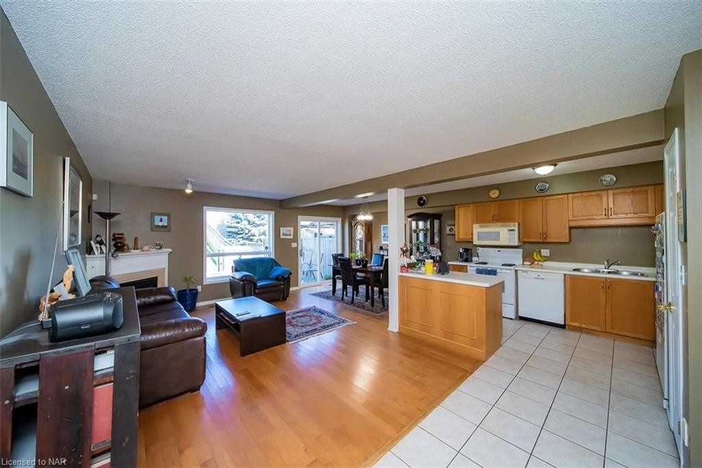 32 Magnolia Cres