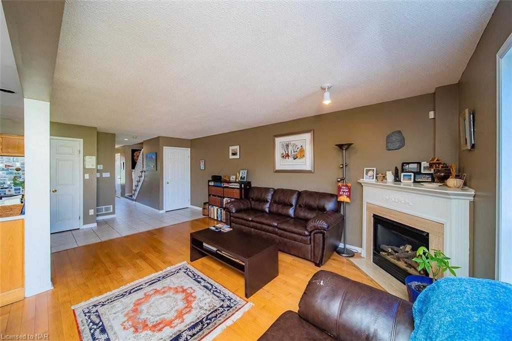 32 Magnolia Cres