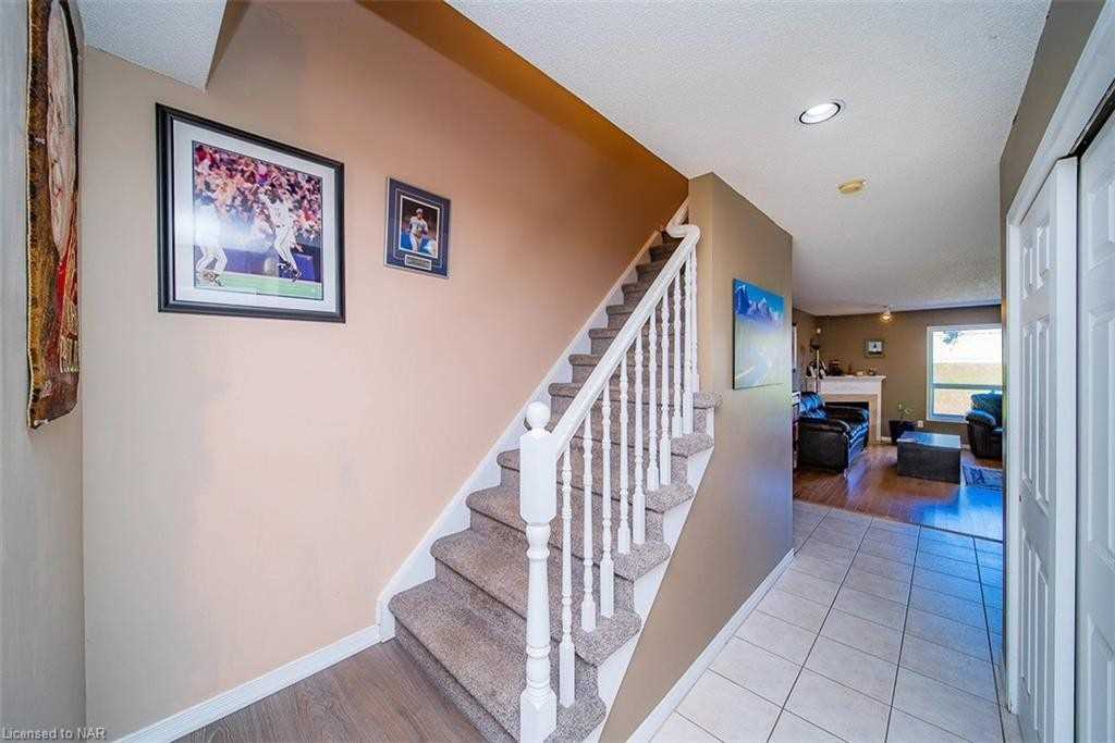 32 Magnolia Cres