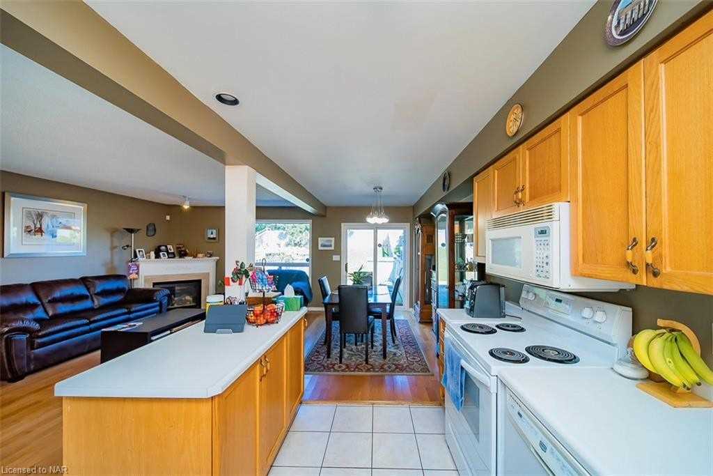 32 Magnolia Cres