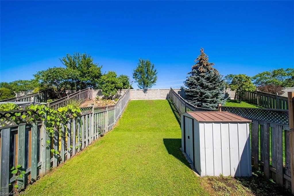 32 Magnolia Cres