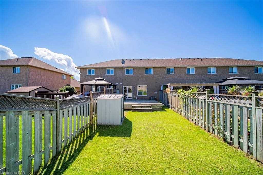 32 Magnolia Cres