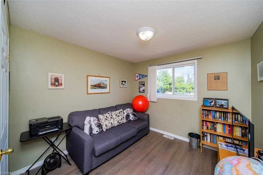 32 Magnolia Cres