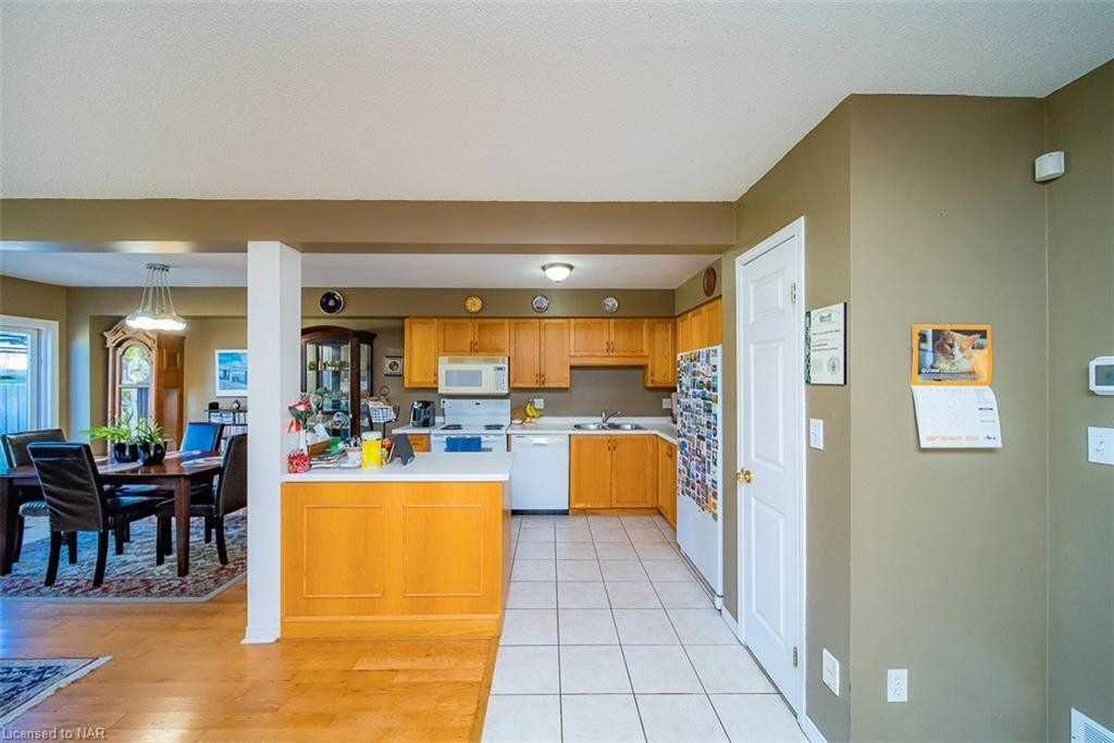 32 Magnolia Cres